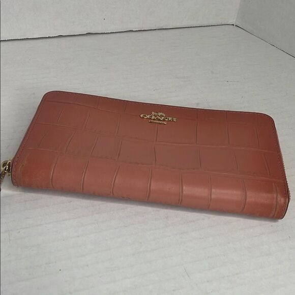 Coach light Salmon Croc-Embossed accordion zip-around Wallet - Picture 7 of 10